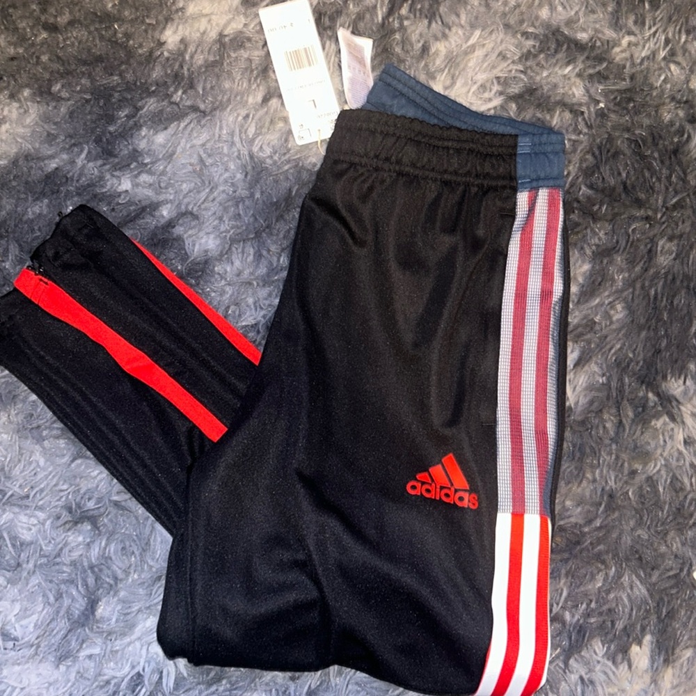 Kids Adidas Track pants w/zip leg SIZE 13/14 Y
